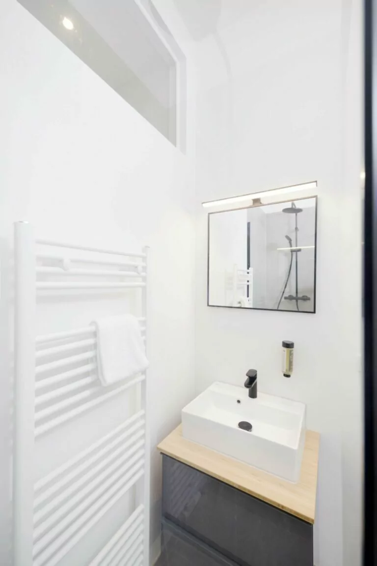 bathrooms in family plus apartment OTA-Berlin