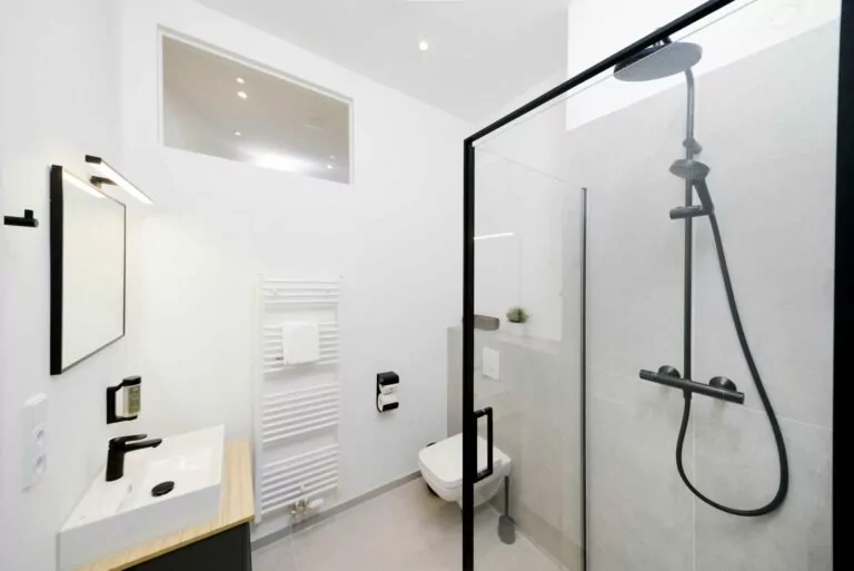 bathrooms in family plus apartment OTA-Berlin